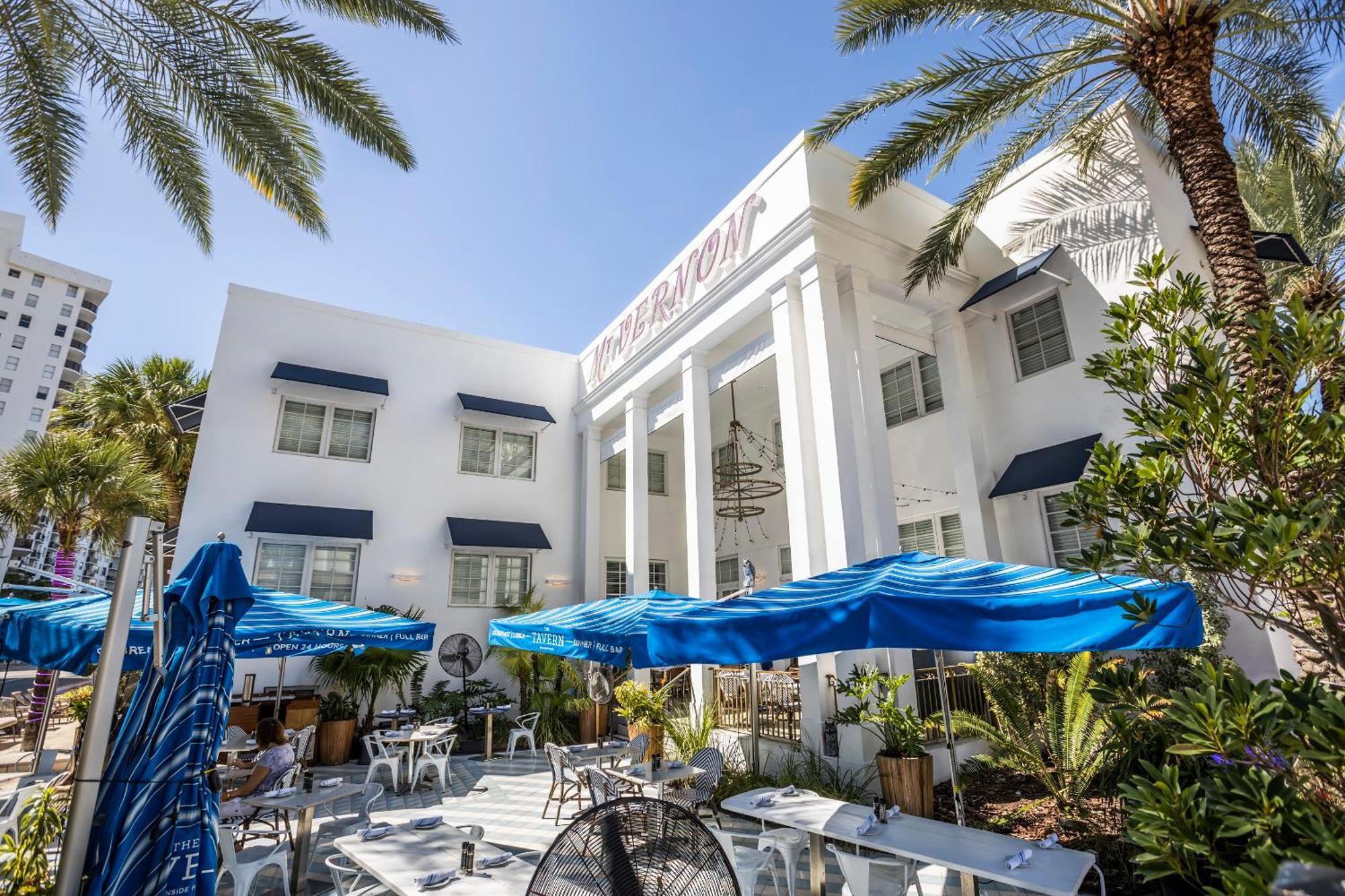 Oceanside Hotel And Suites Miami Beach Exterior photo