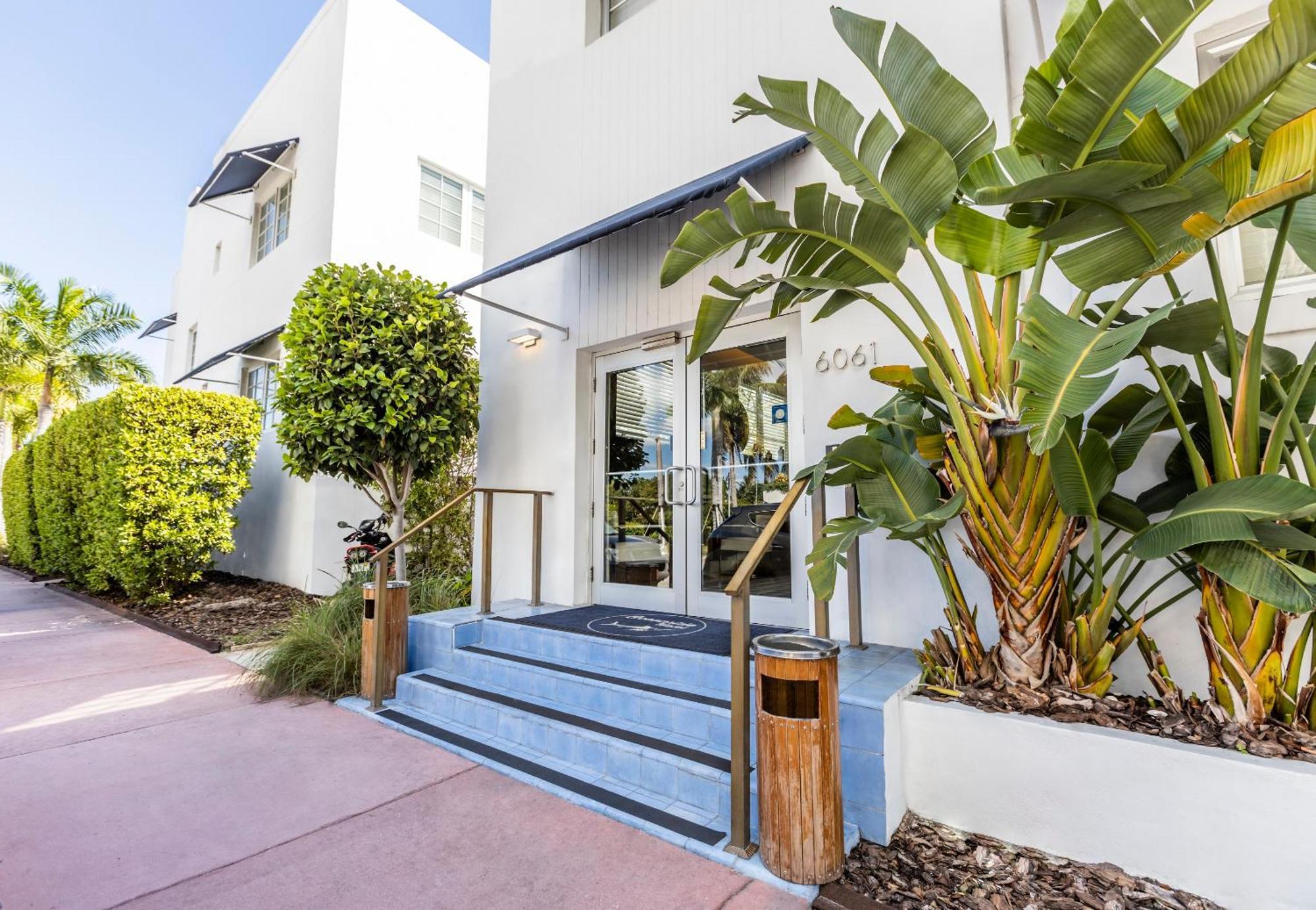 Oceanside Hotel And Suites Miami Beach Exterior photo