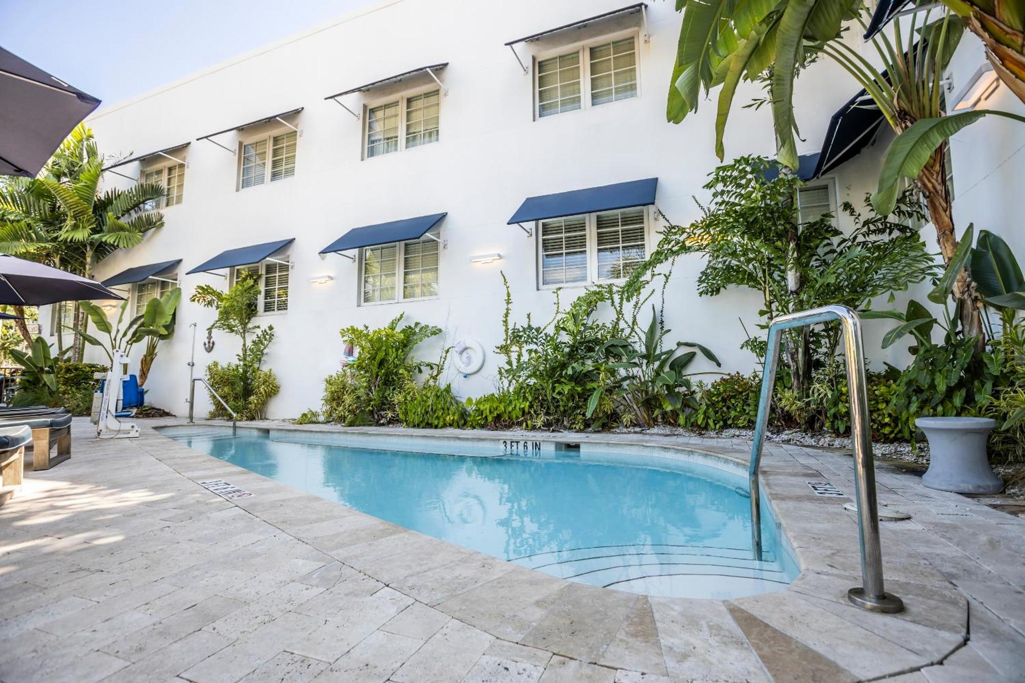 Oceanside Hotel And Suites Miami Beach Exterior photo