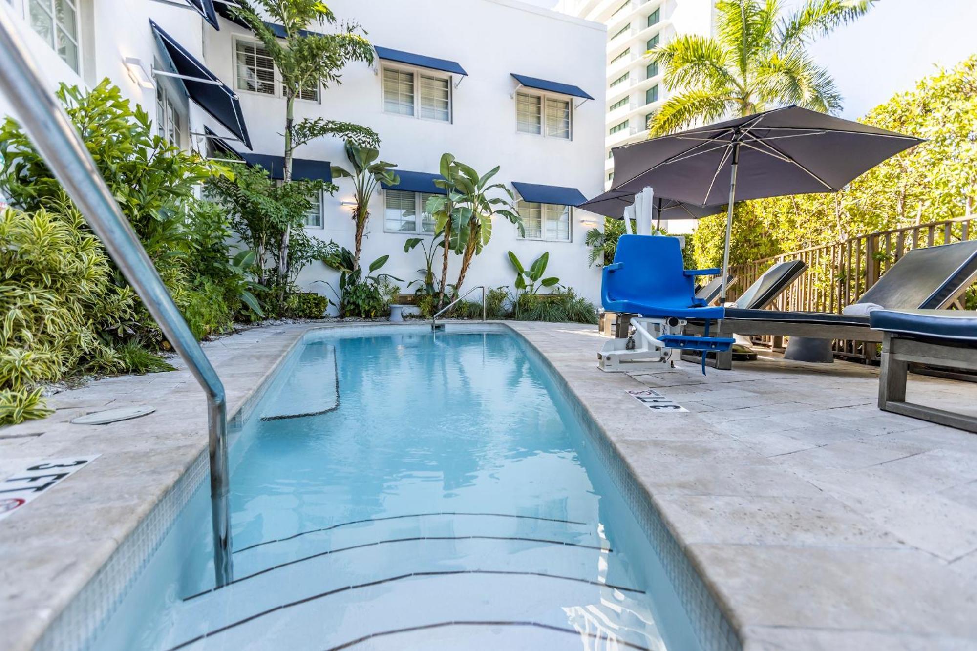 Oceanside Hotel And Suites Miami Beach Exterior photo