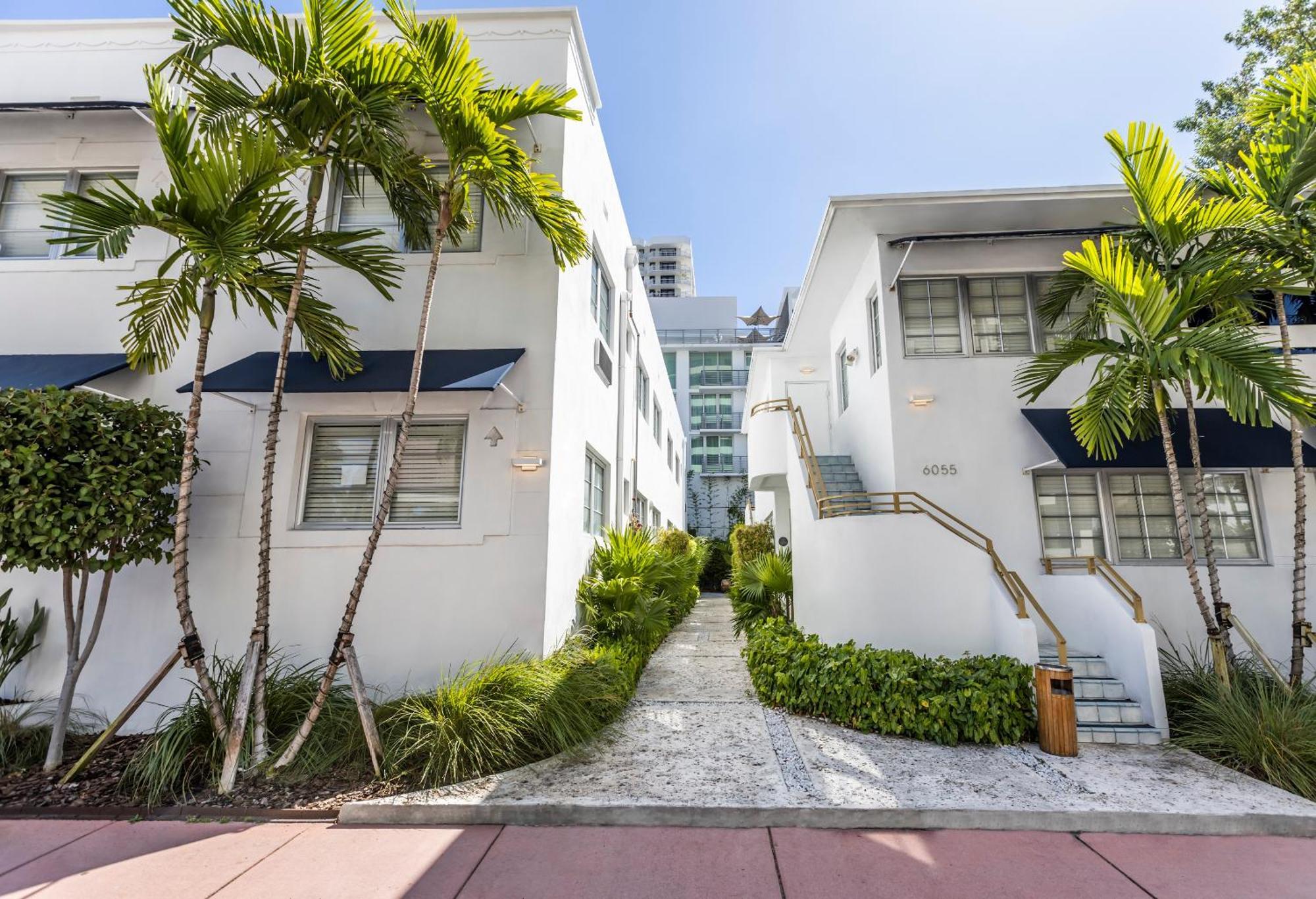 Oceanside Hotel And Suites Miami Beach Exterior photo